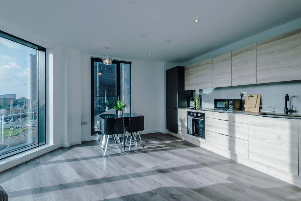 Stunning 2-Bed Premium Apartment - Free Wi-Fi Preston  Ngoại thất bức ảnh