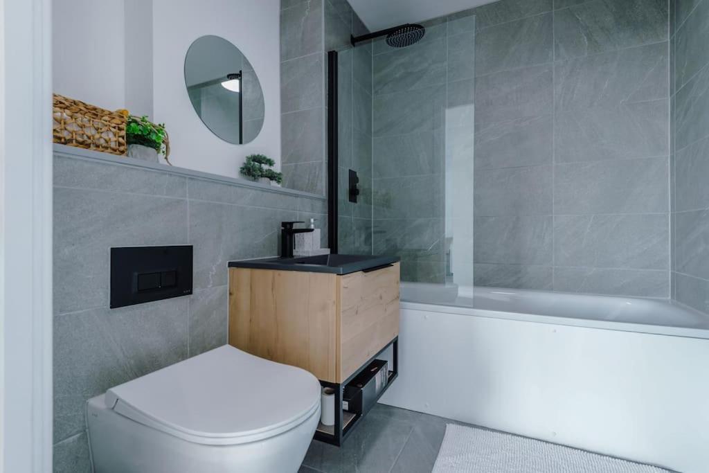 Stunning 2-Bed Premium Apartment - Free Wi-Fi Preston  Ngoại thất bức ảnh
