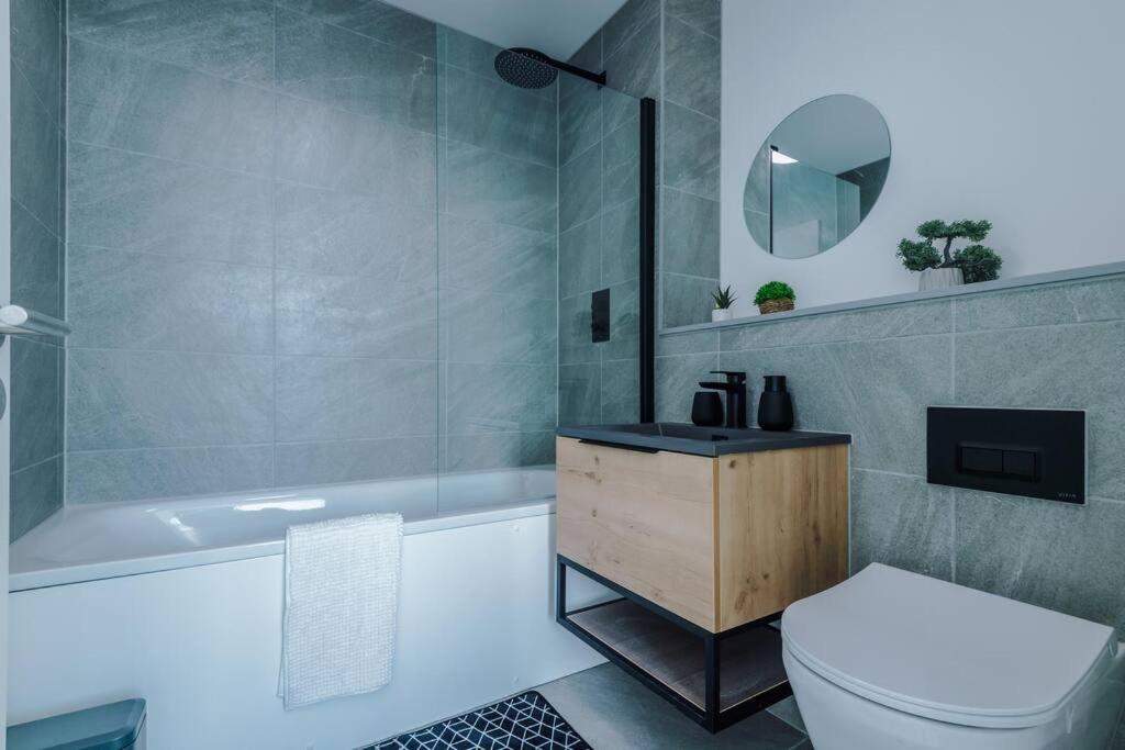 Stunning 2-Bed Premium Apartment - Free Wi-Fi Preston  Ngoại thất bức ảnh
